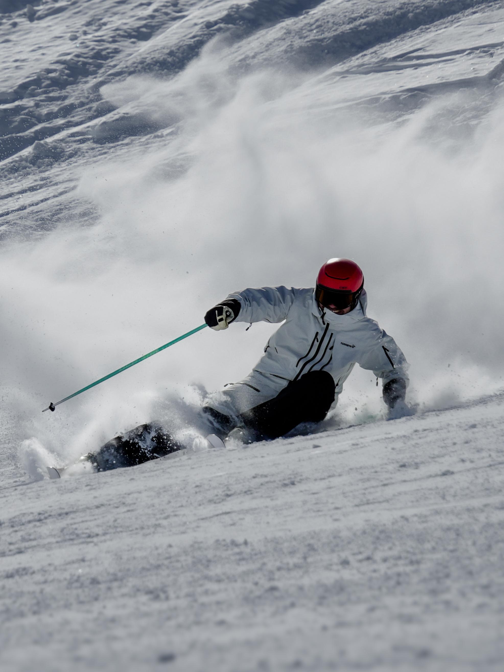 Virage dynamique sur les pistes de Grimentz-Zinal